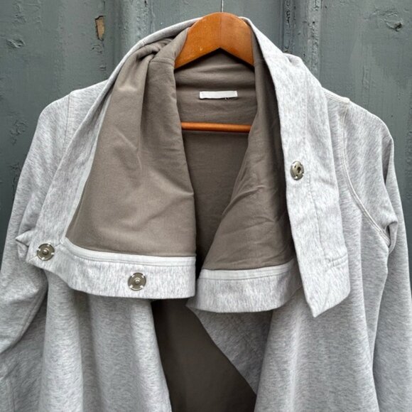 Lululemon light Grey Savasana Wrap Sweater, size 6 - Picture 6 of 9